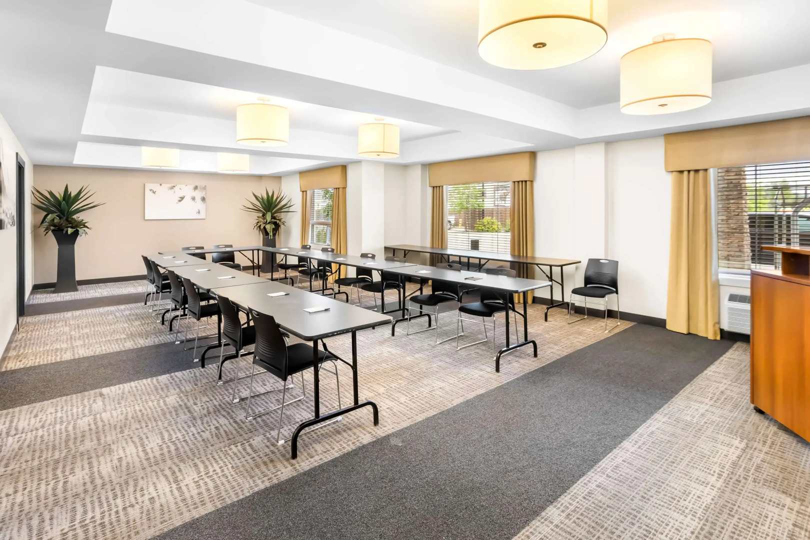 Best Western Thompson Hotel & Suites