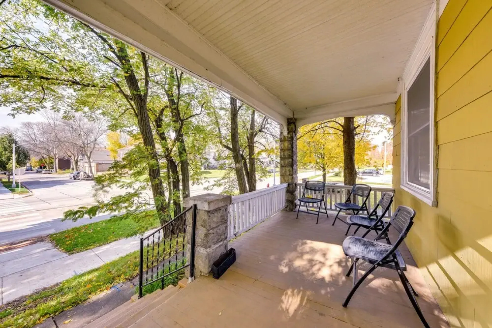 Family-friendly Milwaukee Home w/ Deck Near Uwm!