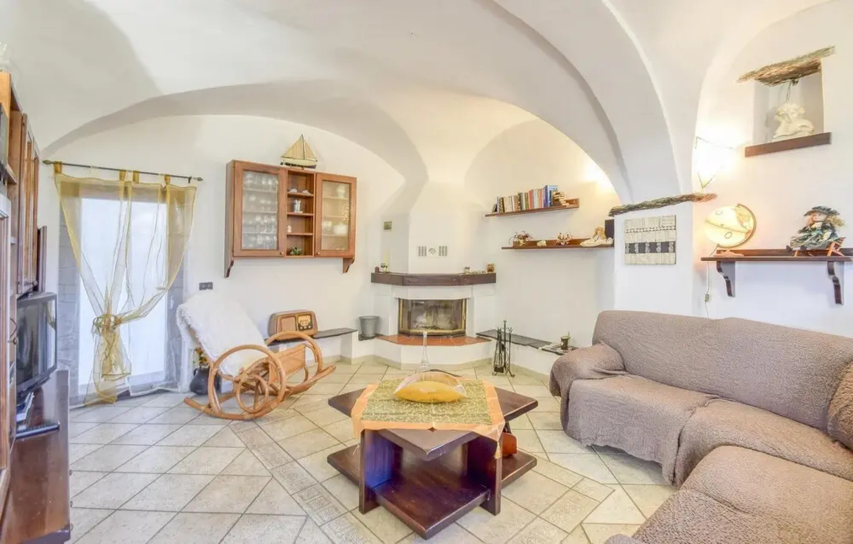 Stunning Home in Vado Ligure With 2 Bedrooms and Wifi
