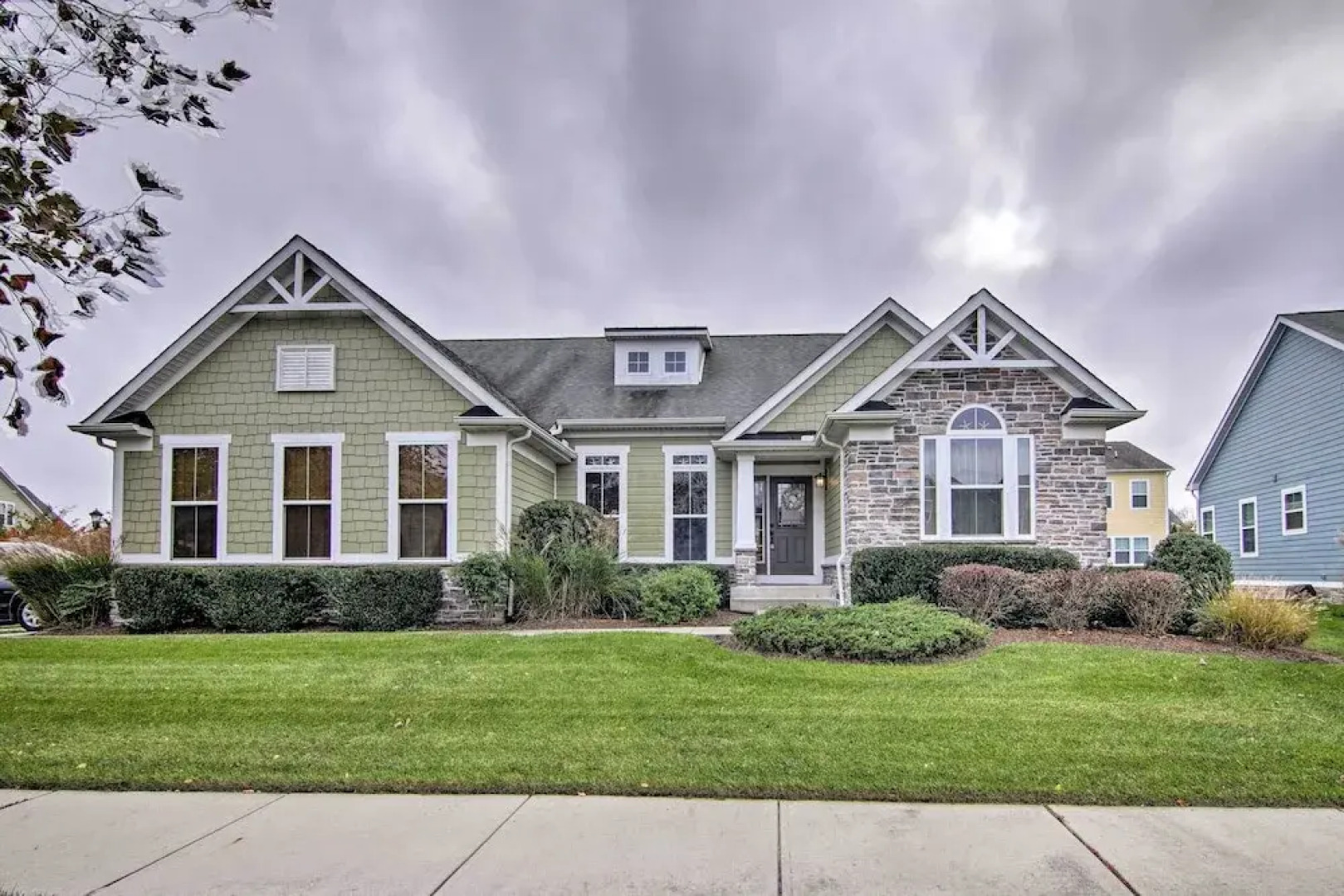 Great for Groups: Bayside Resort Home w/ Patio