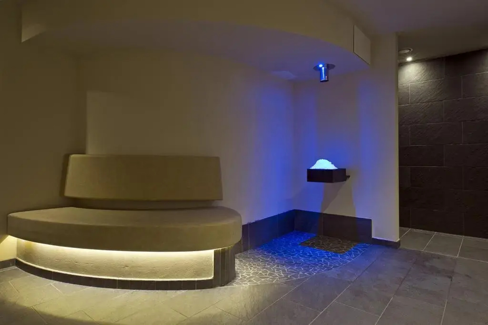 Design And Suite Hotel Ciarnadoi