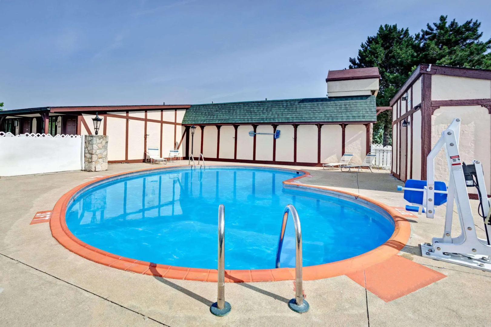 Knights Inn - Madison Heights