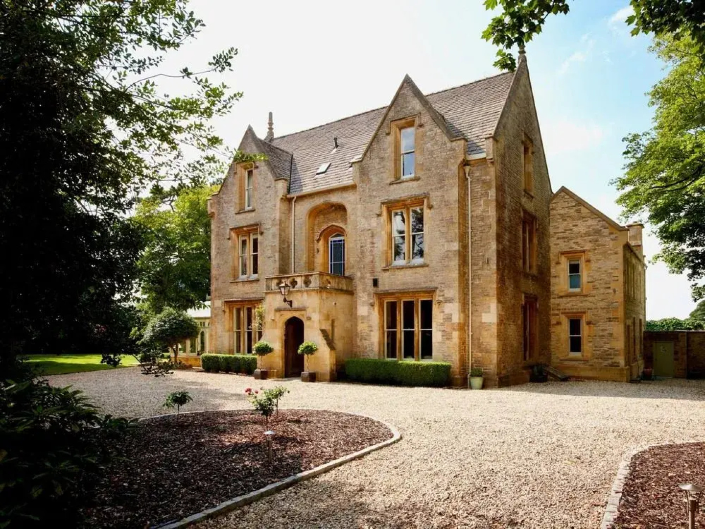 Crestow House