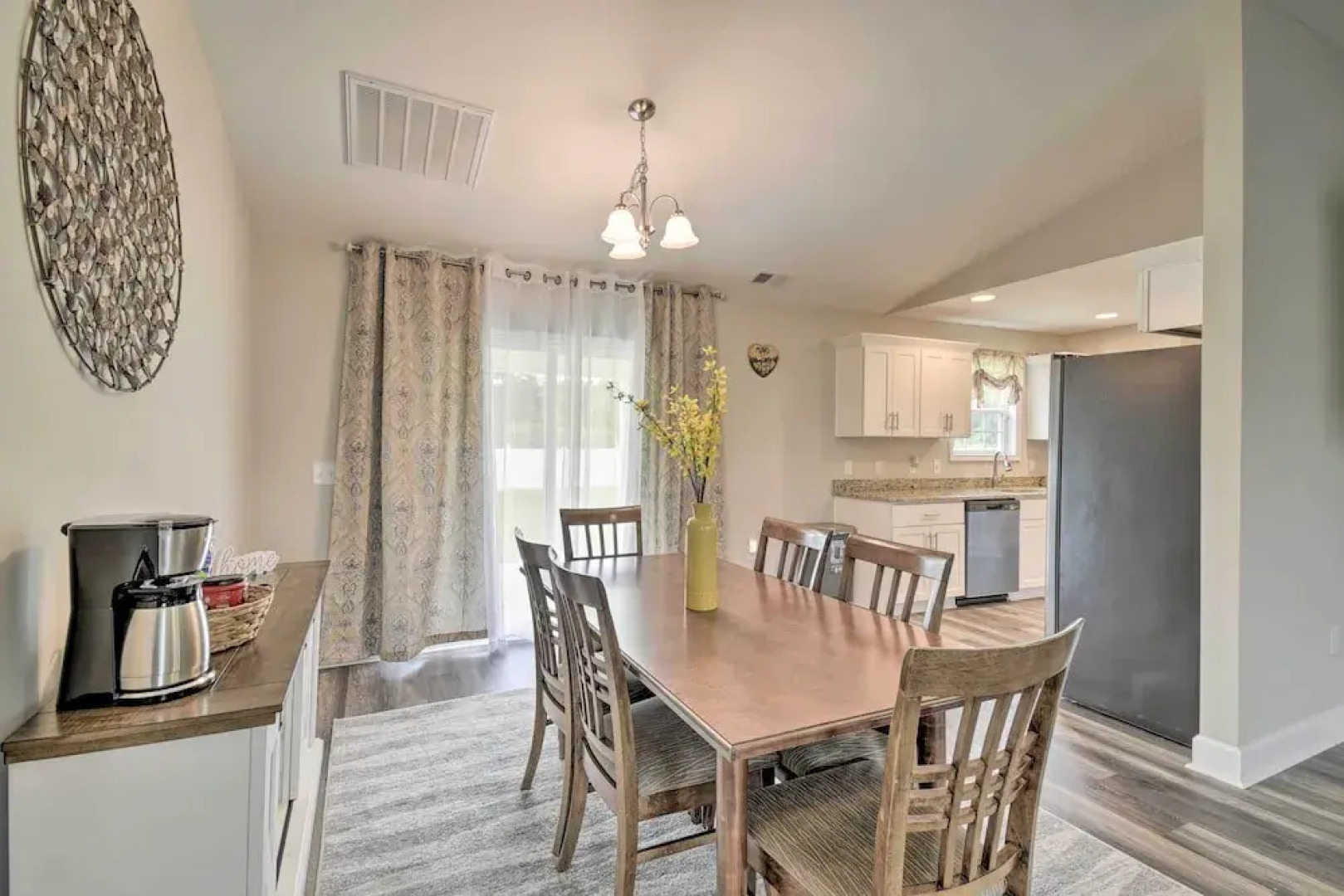 3 Mi to Golf: Loris Home w/ Big Private Yard!