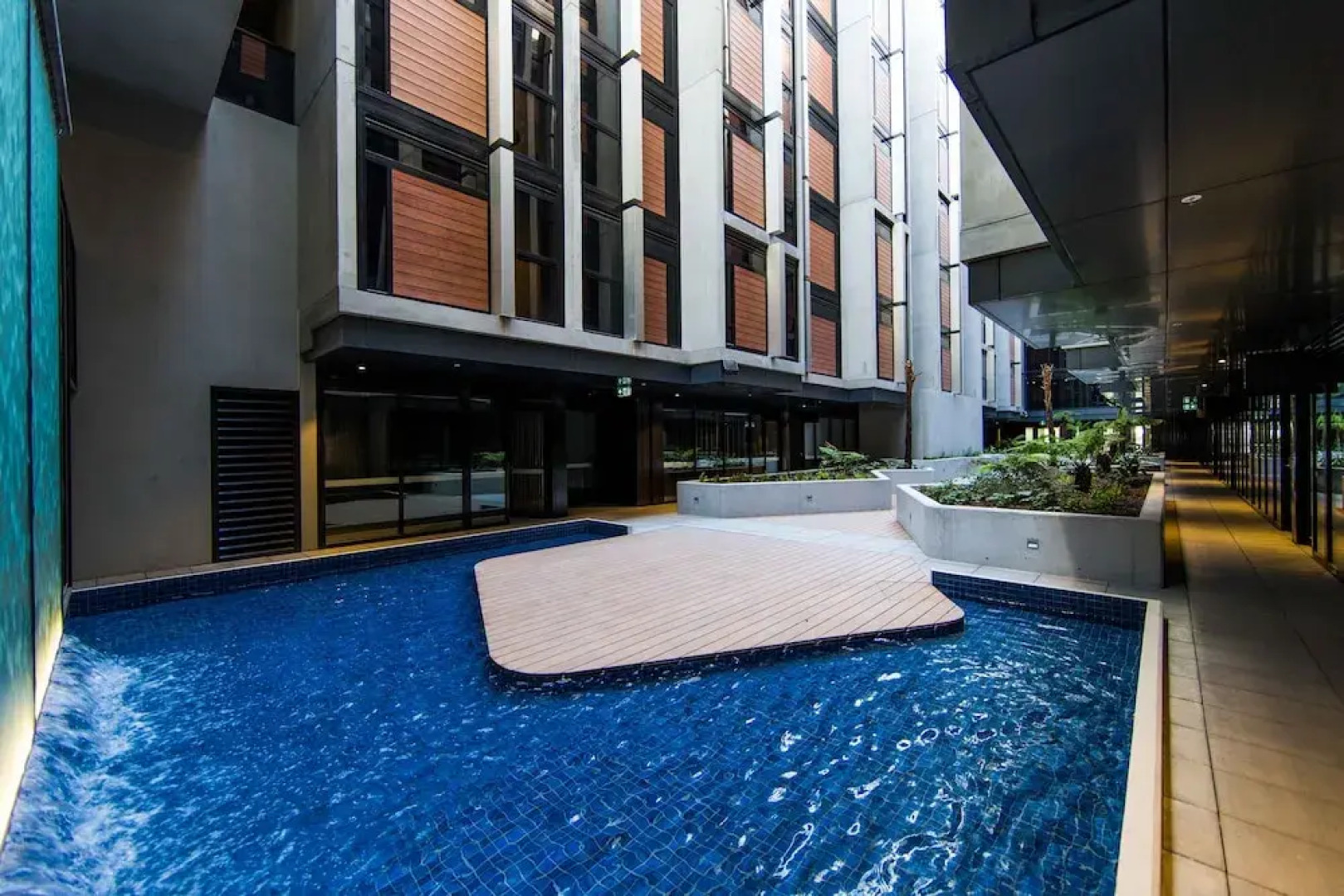 Midnight Apartments Accommodate Canberra