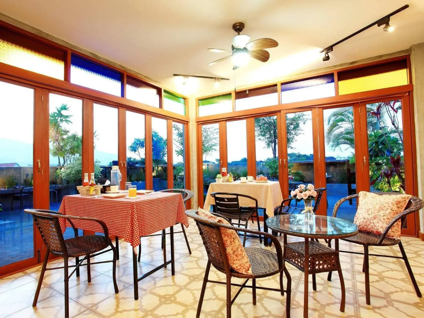 Chala Number 2 Art and Gallery House