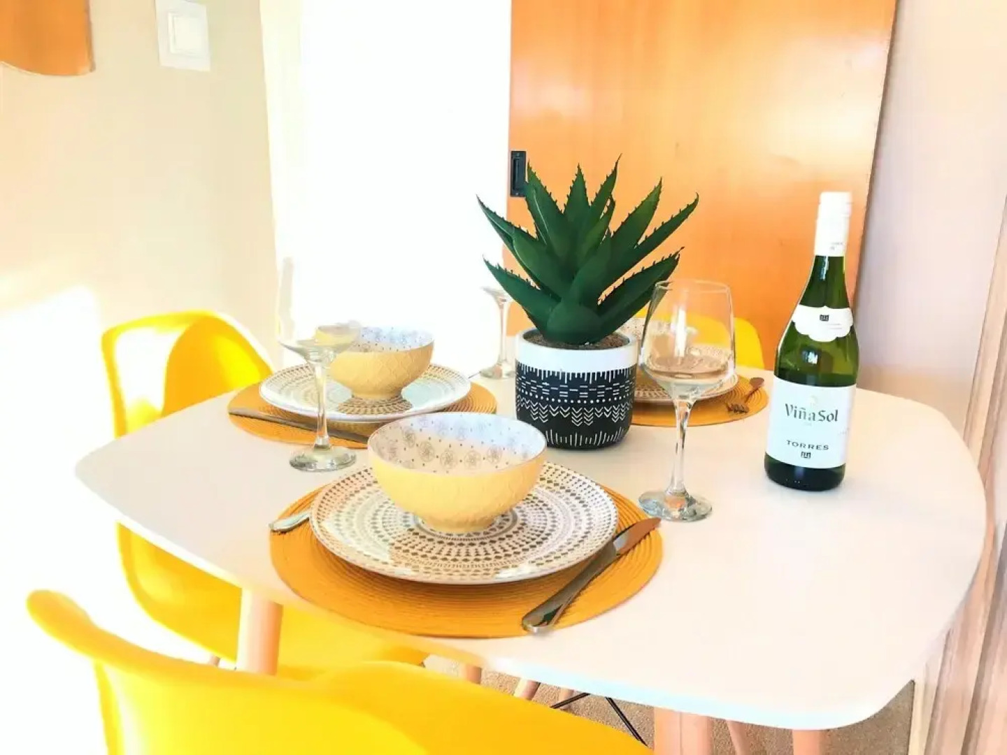 Toronto Apartment in Seaside Town With Parking