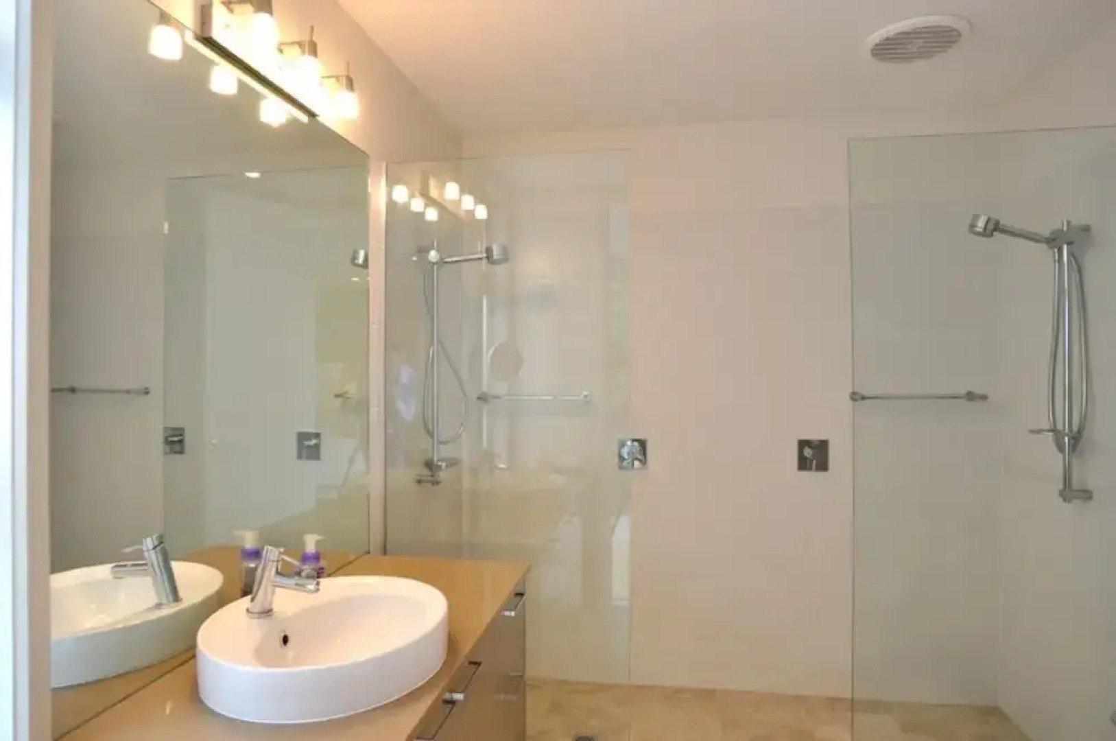 La Mer – Centrally Located – Free Wifi