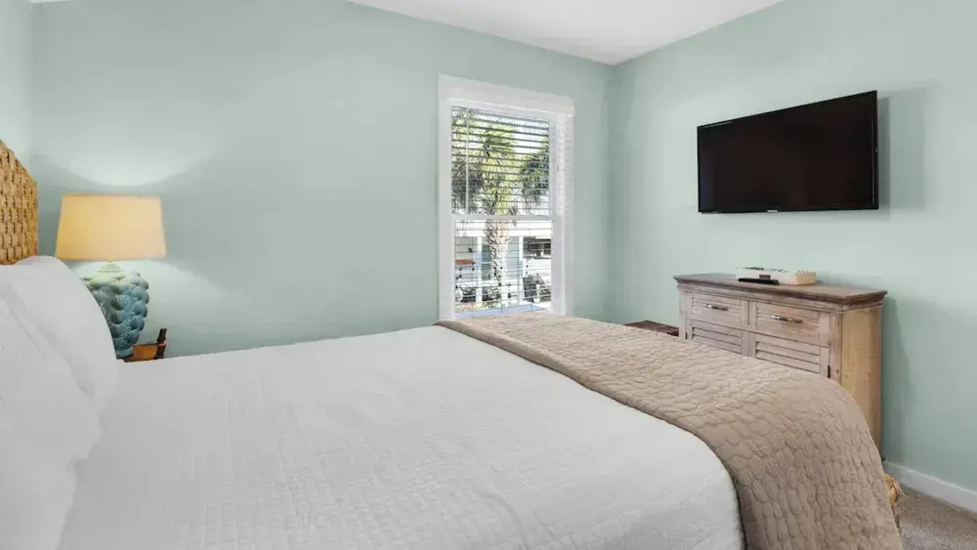 Your Ideal Beach Getaway With Private Pool, Game Room and Close to Beach!