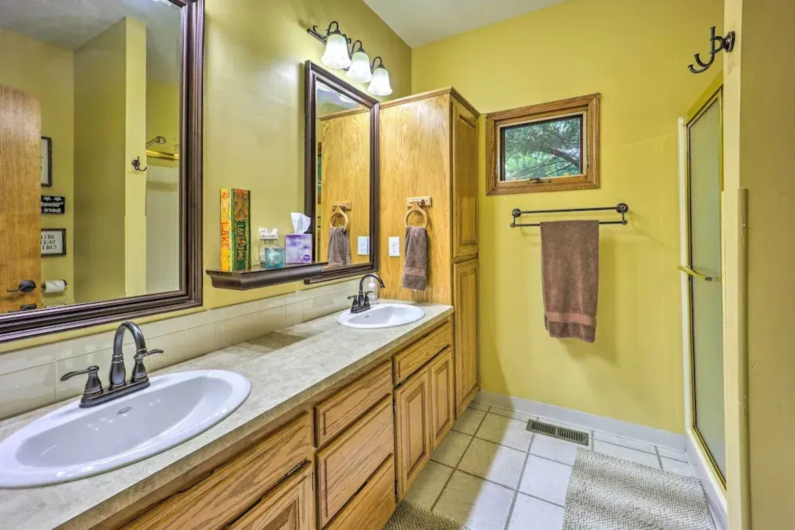 Waterfront Home on Beaver Lake w/ 2 Decks!