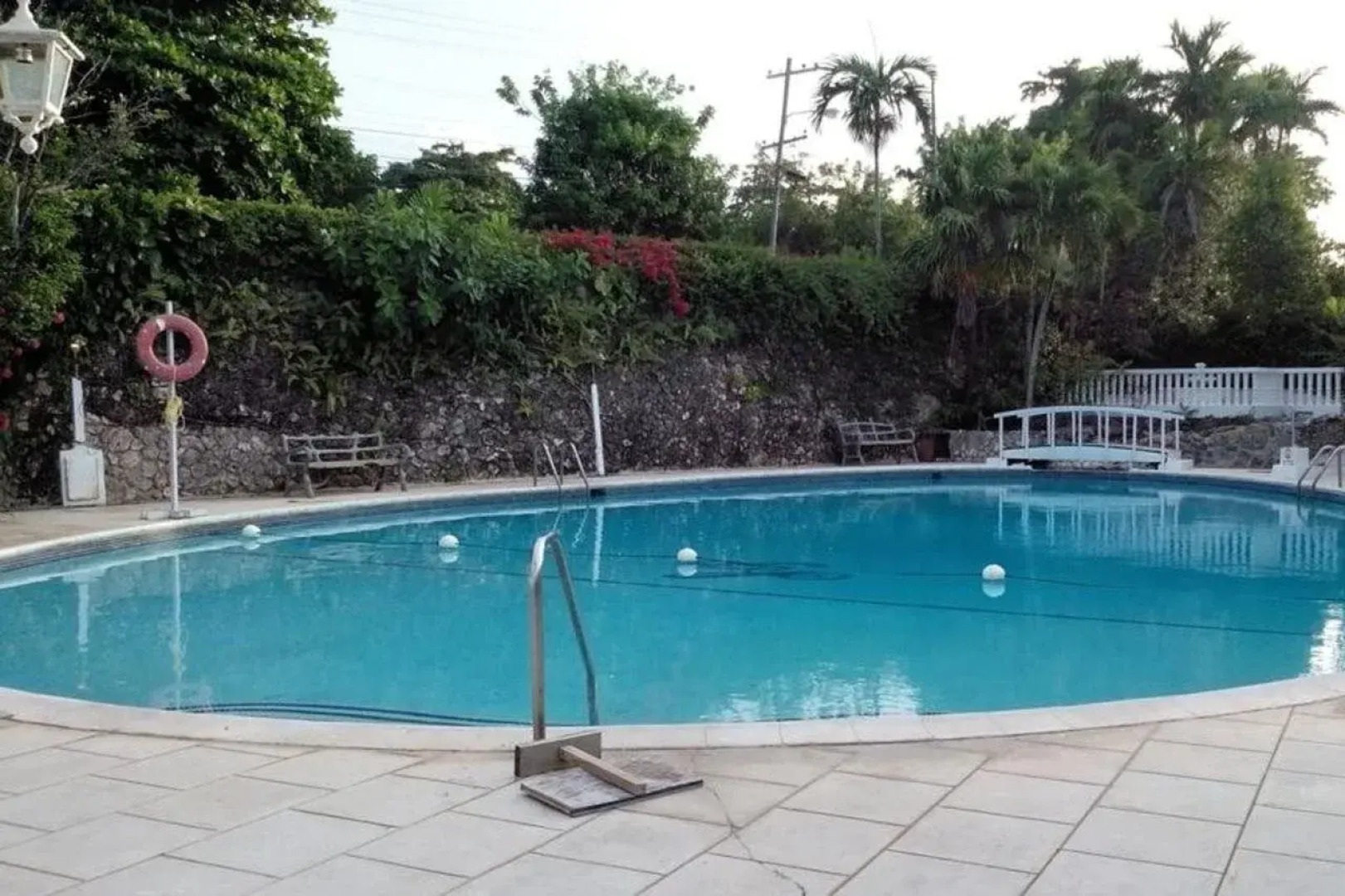 Shaw Park Beach Hotel