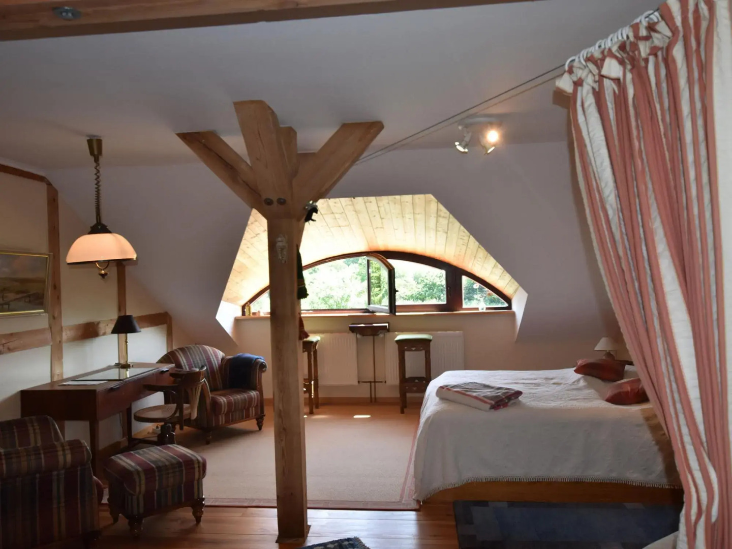 Besondere Ferienwohnung Bibliothek in Buschhagen