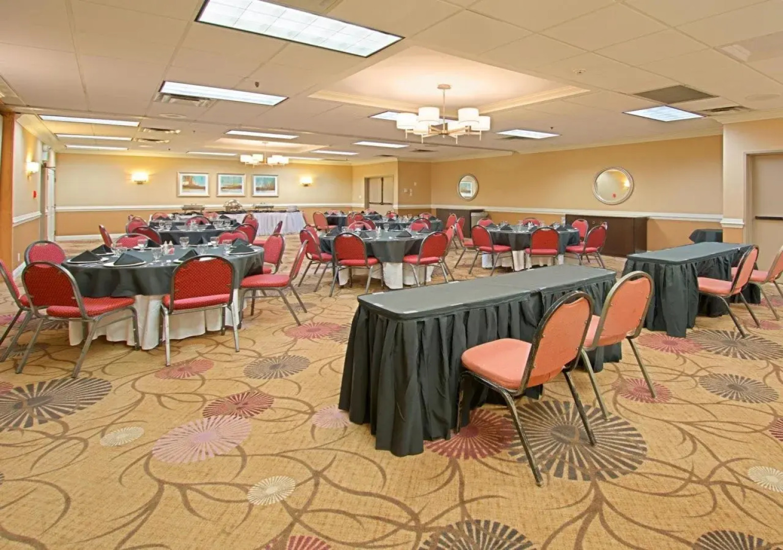 Hotel d’Lins Ontario Airport