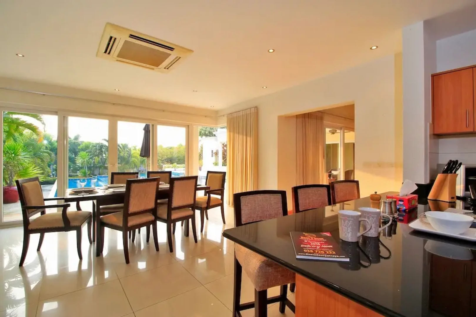 Pattaya Sunset Villa 4 Bedroom Sleeps 8