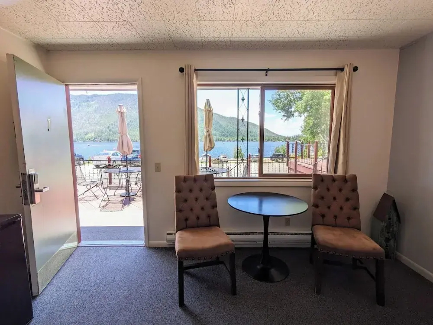 Western Riviera Lakeside Lodging