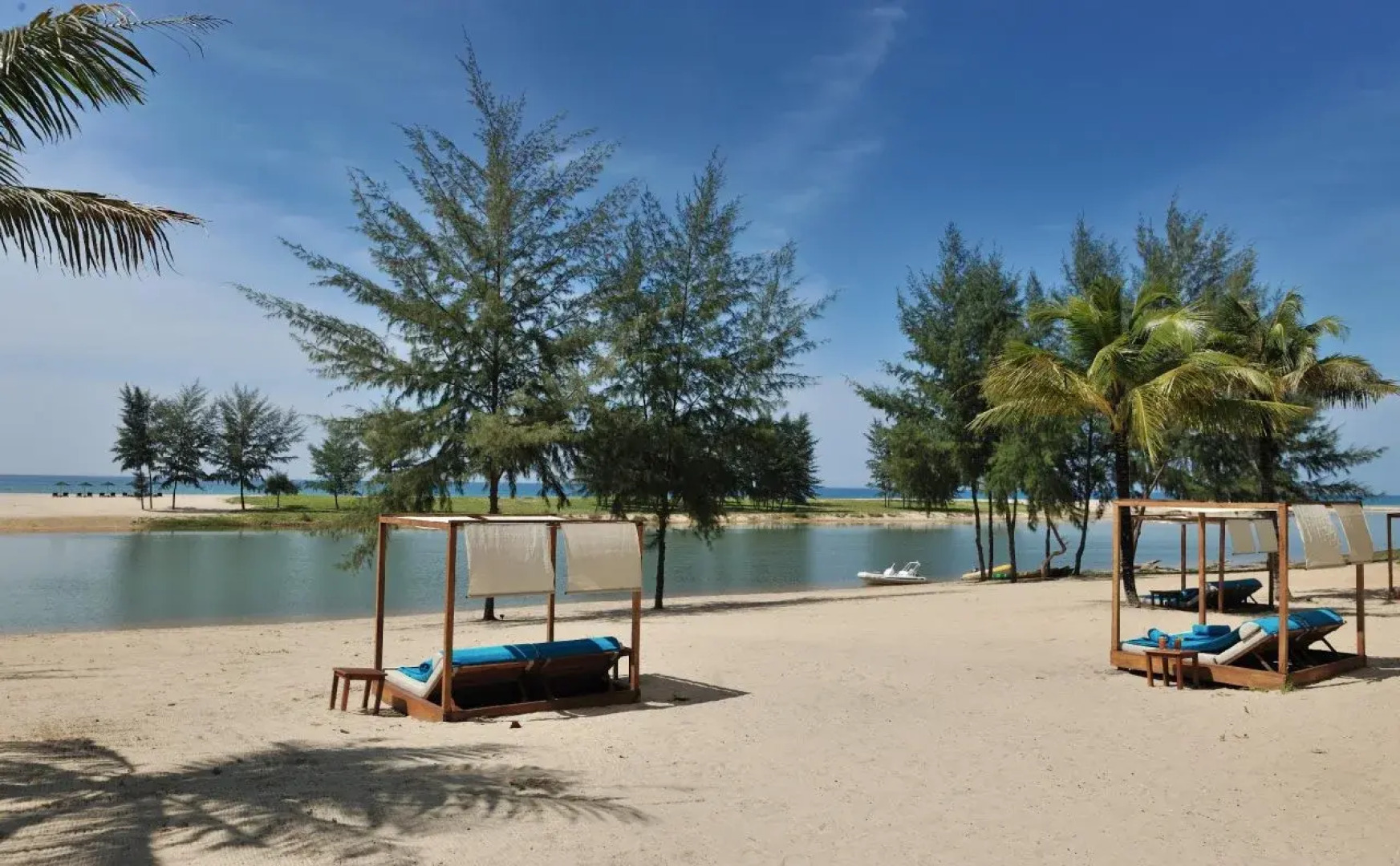 Wanakarn Beach Resort & Spa