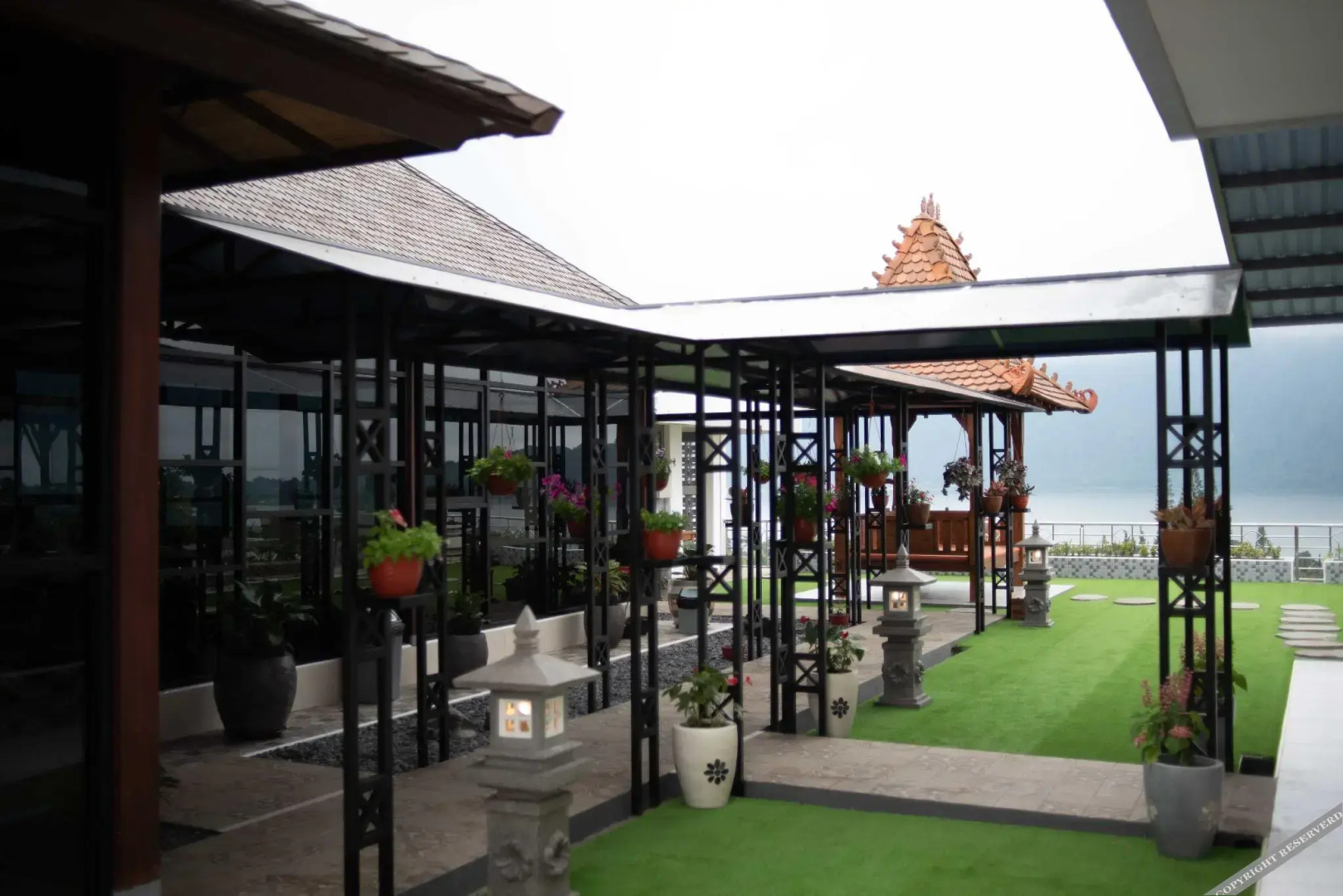 hotel de danau lake view