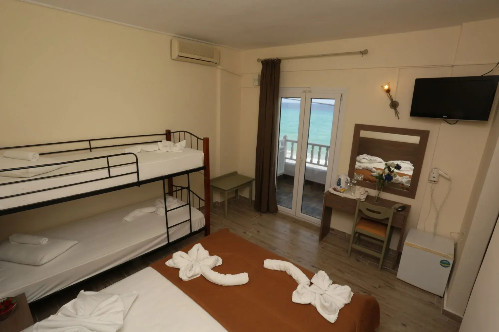 Summer Beach Hotel