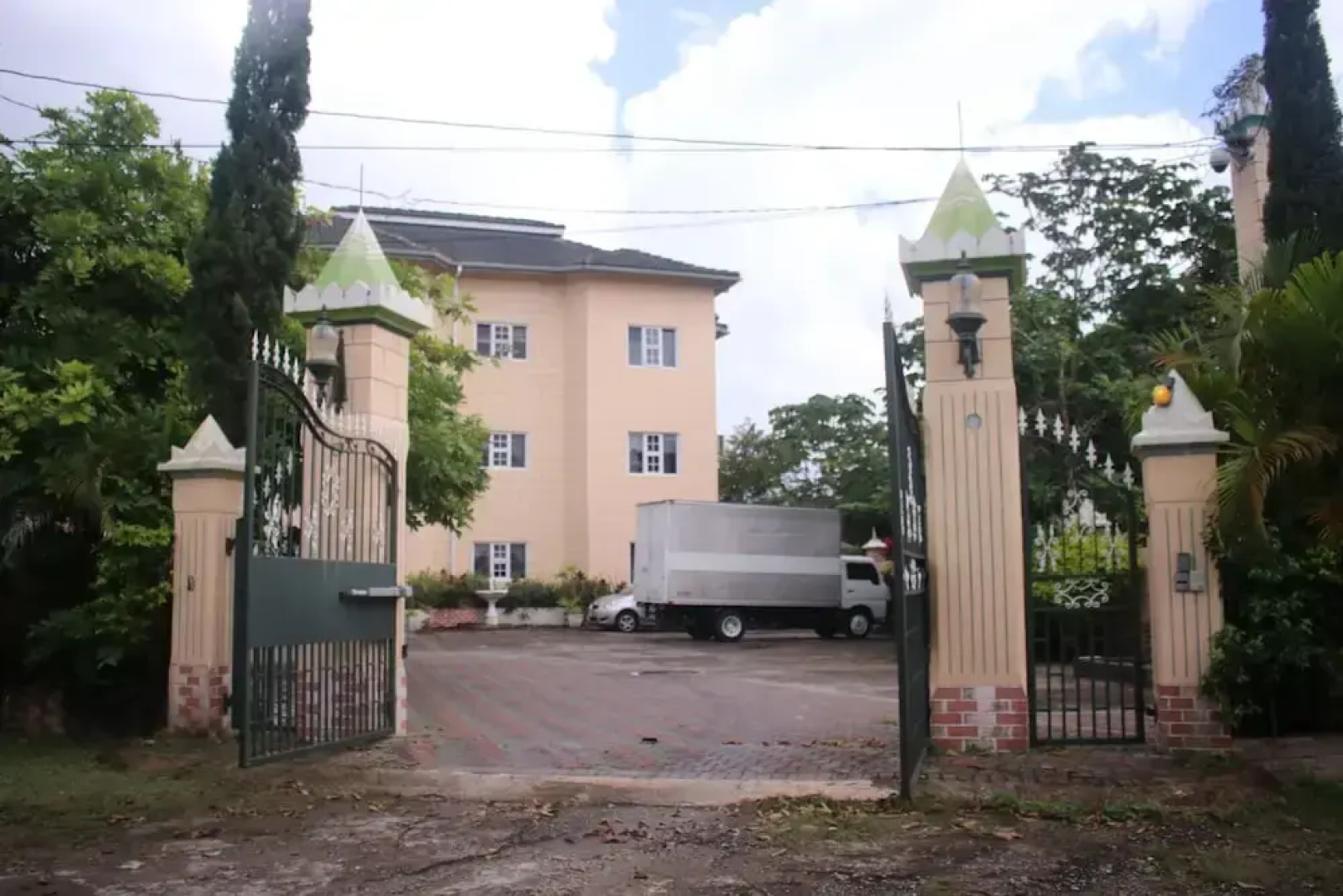 Royal Tower Suites