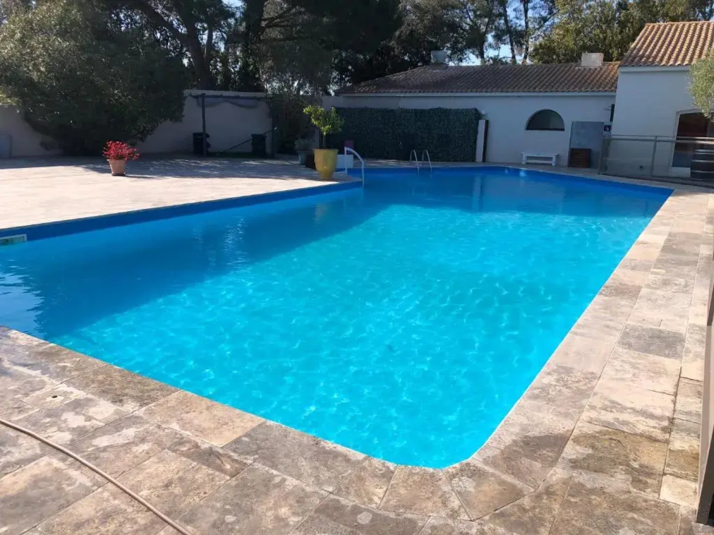 Les Aubuns Country Hôtel