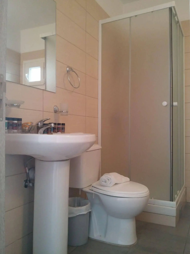 Sea Cleo Napa Hotel & Annex