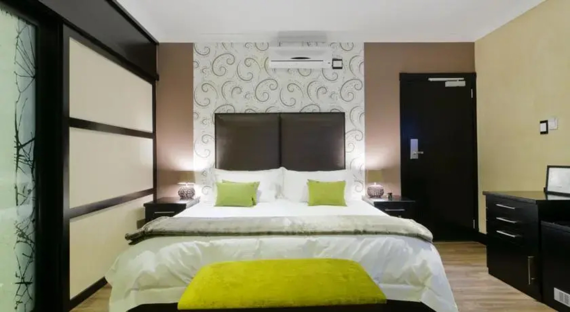 Executive Suites at 555