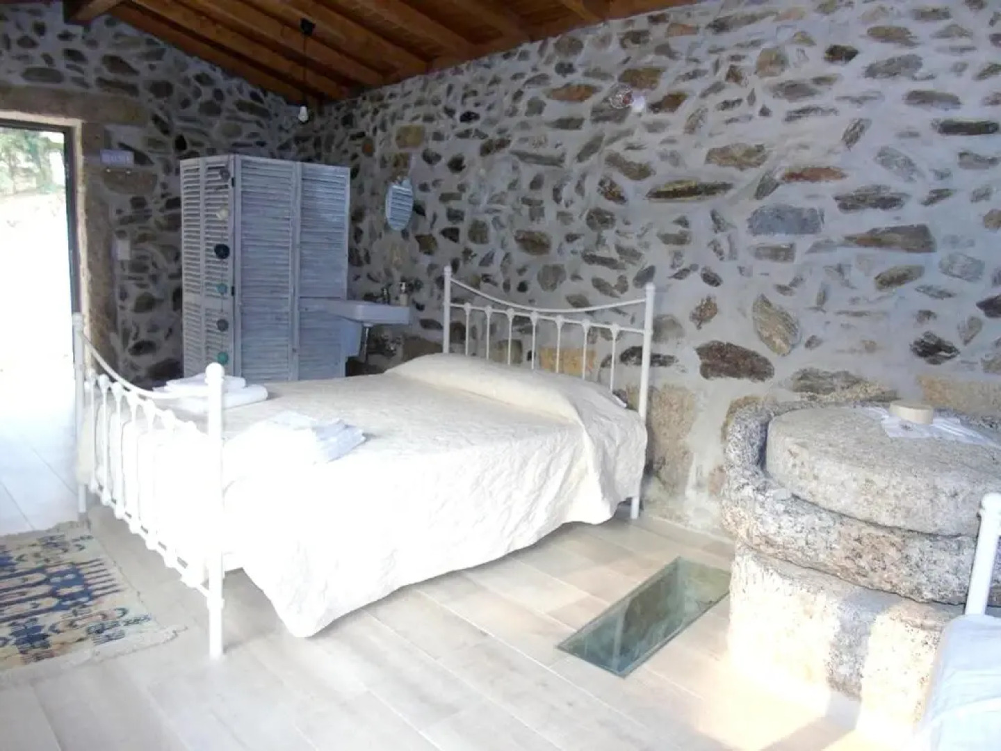 House With one Bedroom in Molares, With Wonderful Lake View and Shared Pool