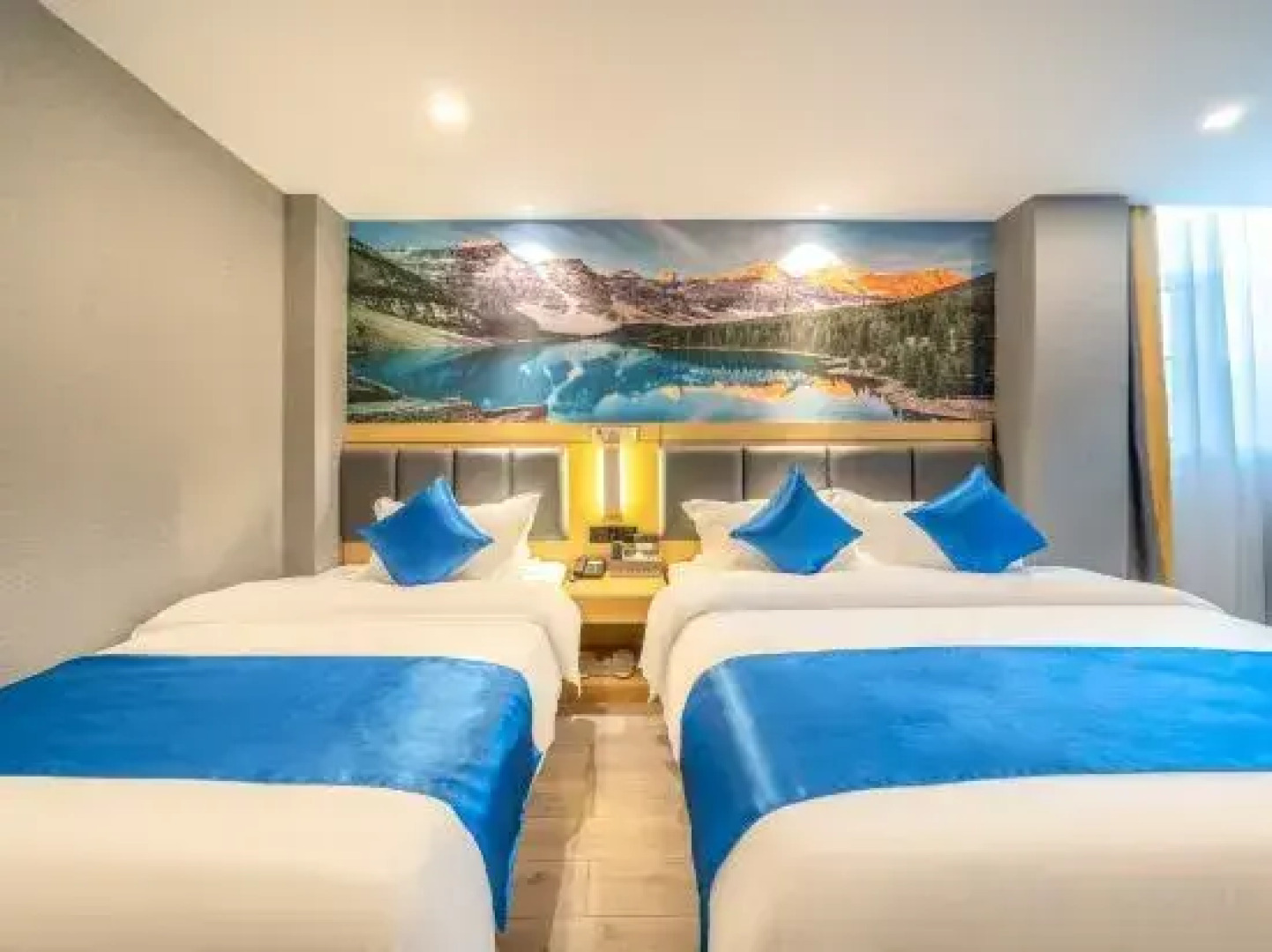 Jingzhiyue Hotel (Guigang High Speed Speed Rail Station Wuyue Square Branch)