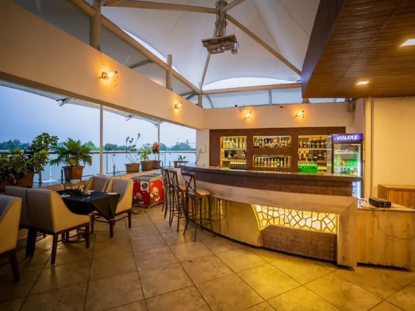 Hotel V Star by OYO Rooms