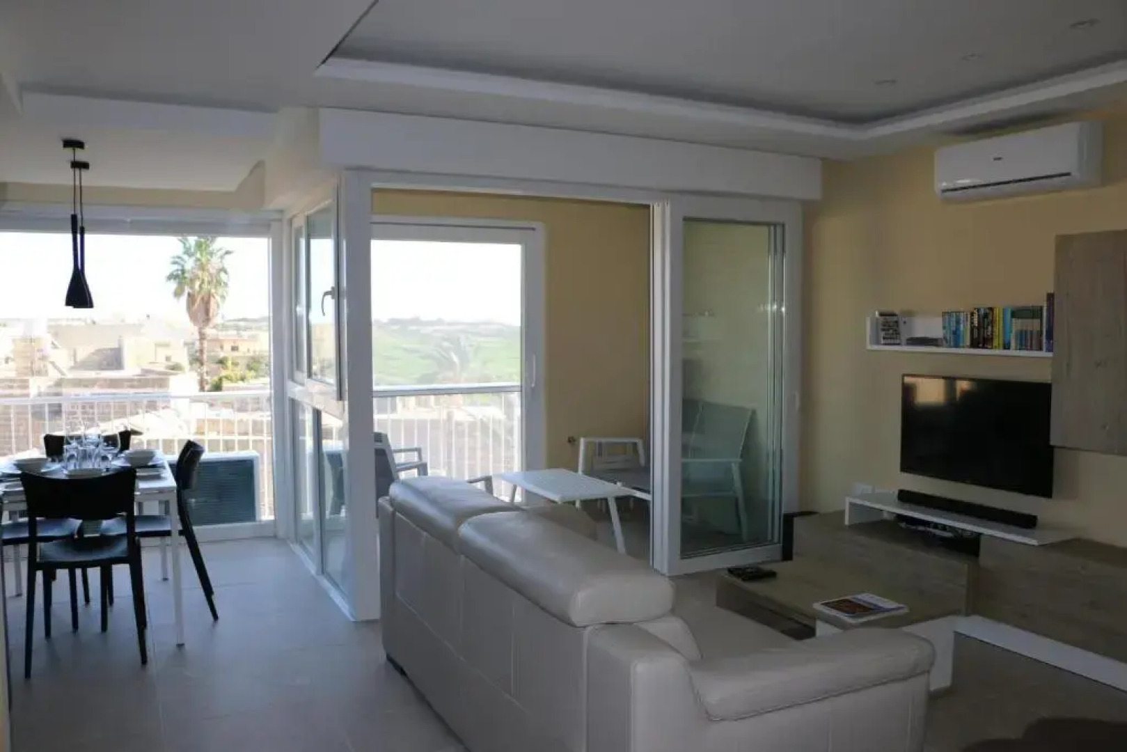 Wileg 4A Luxury Studio Apartment with Shared Swimming Pool.