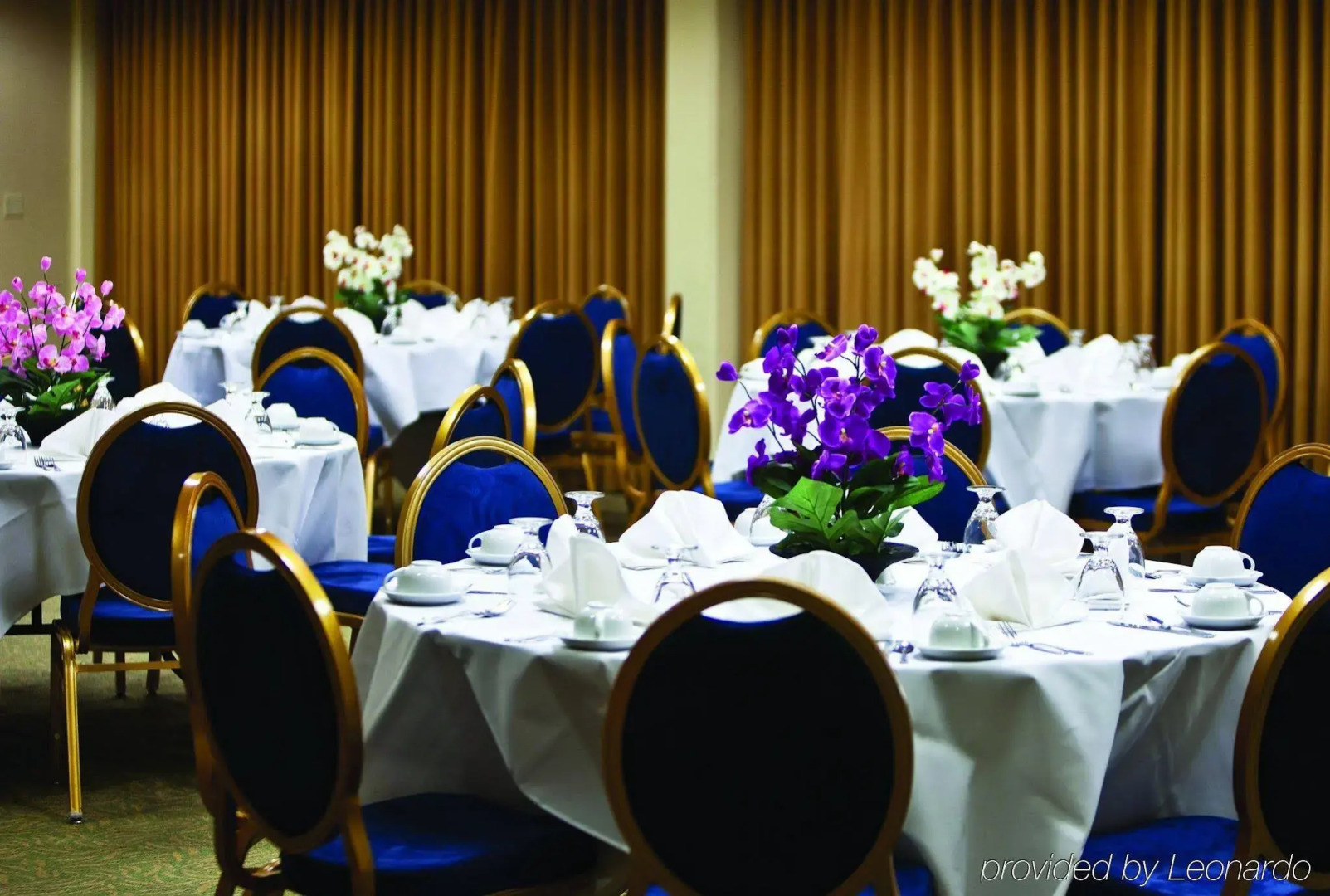 Hilo Hawaiian Hotel, Trademark Collection by Wyndham