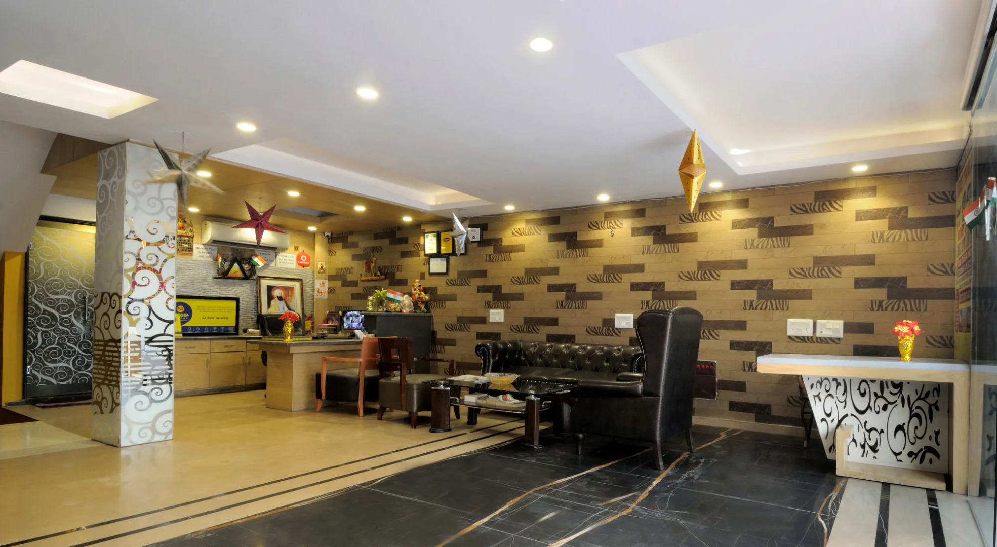 Check In Room Chuna Mandi