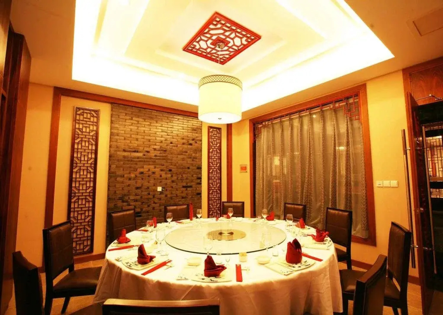 Taohuatanpan Holiday Hotel