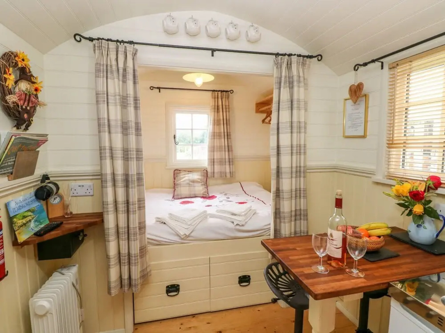 Shepherds Hut - The Crook