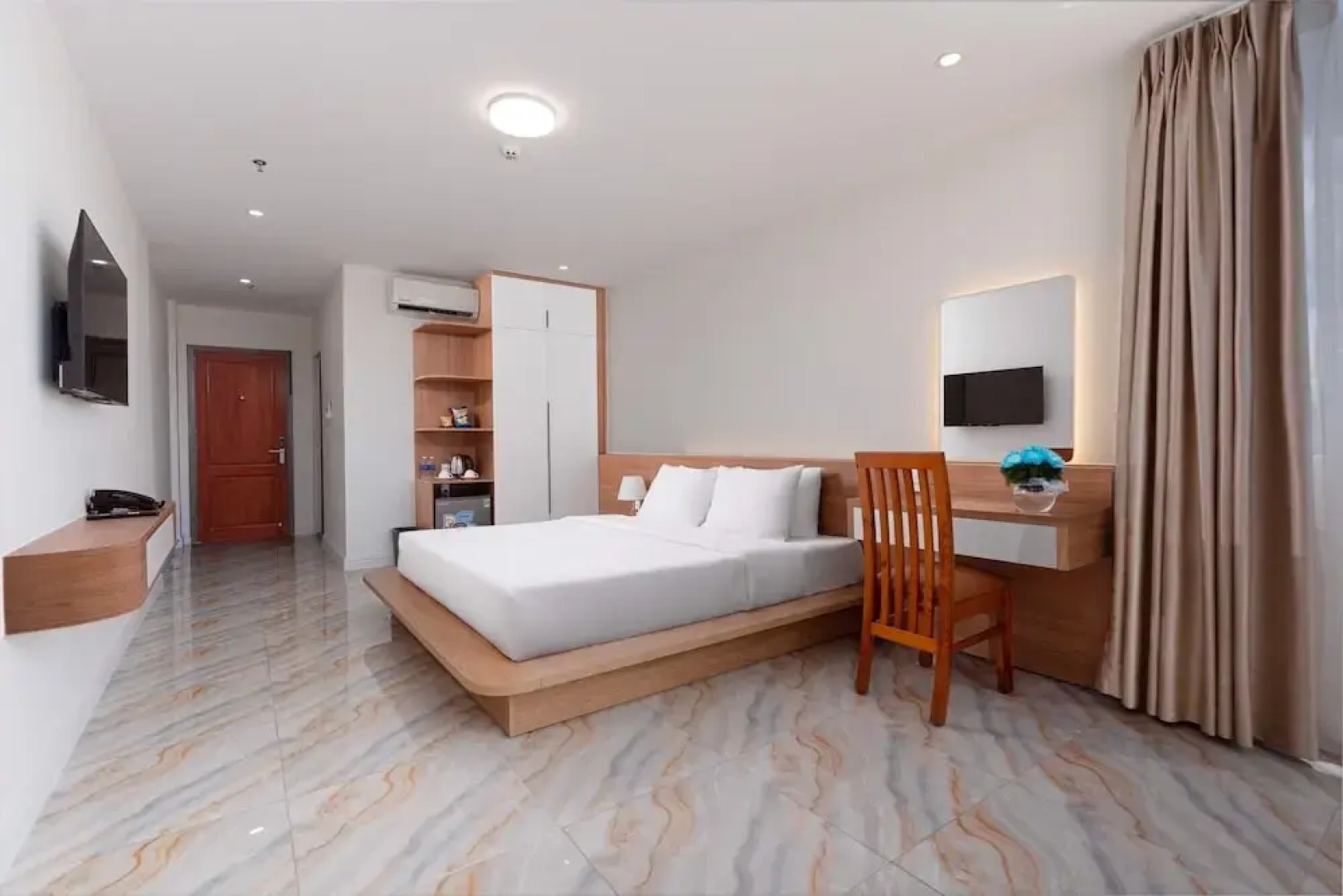 Đông Phương Hotel & Restaurant