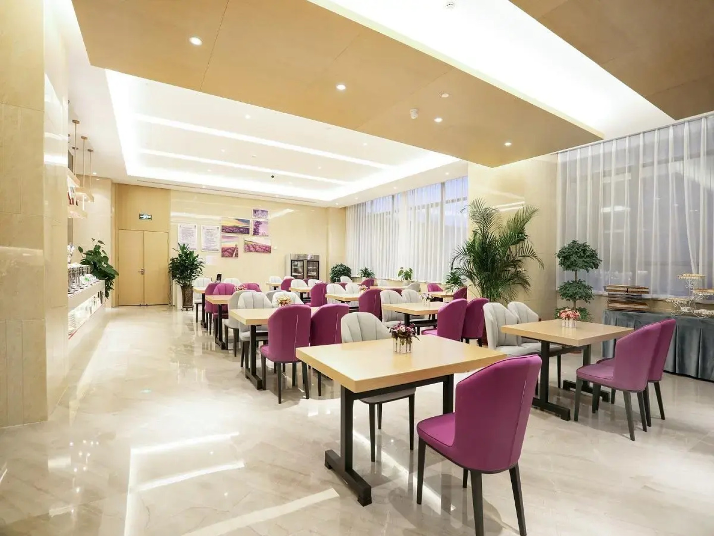 Lavande Hotels· Kuitun Center Park