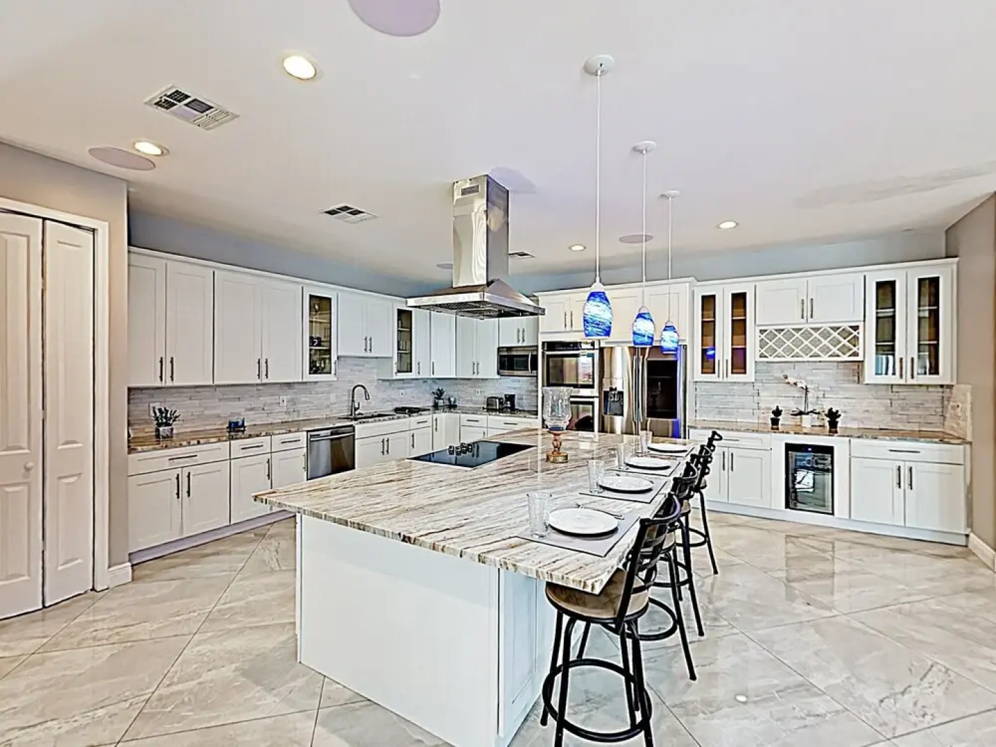 New Listing! Sumptuous Near Beach W/ Pool 3 Bedroom Home