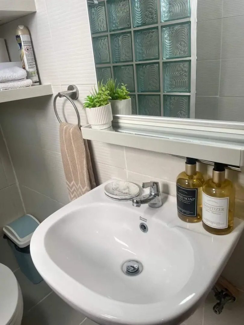 Mesavirre Bacolod | Elegantly Furnished 1BDM w/Balcony @ LOPEZ LUX.