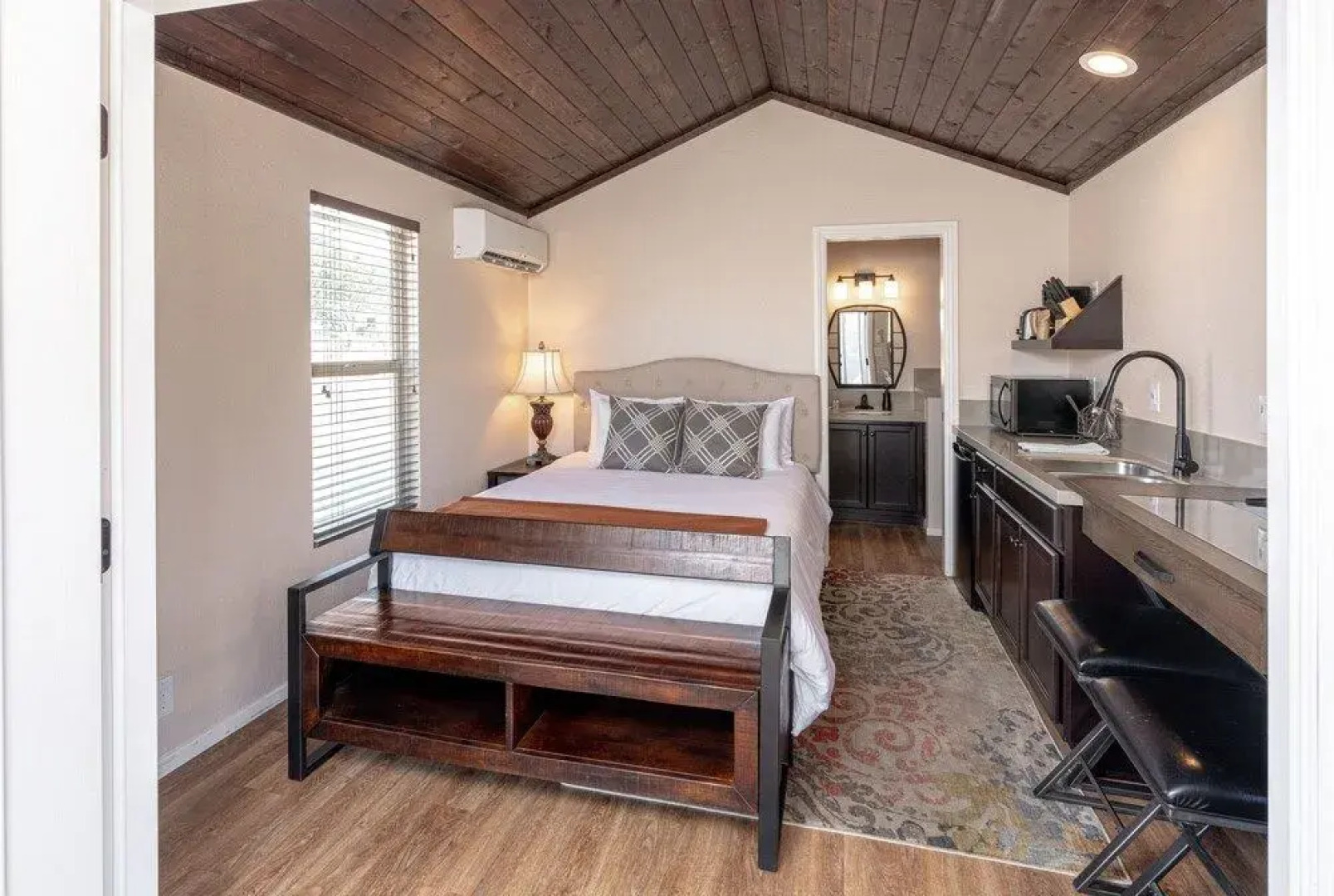 Cava Robles RV Resort