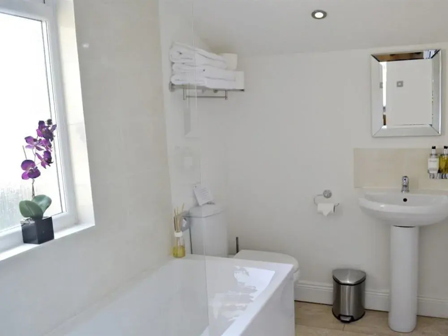 Carmel Apartments Queen Street Residence