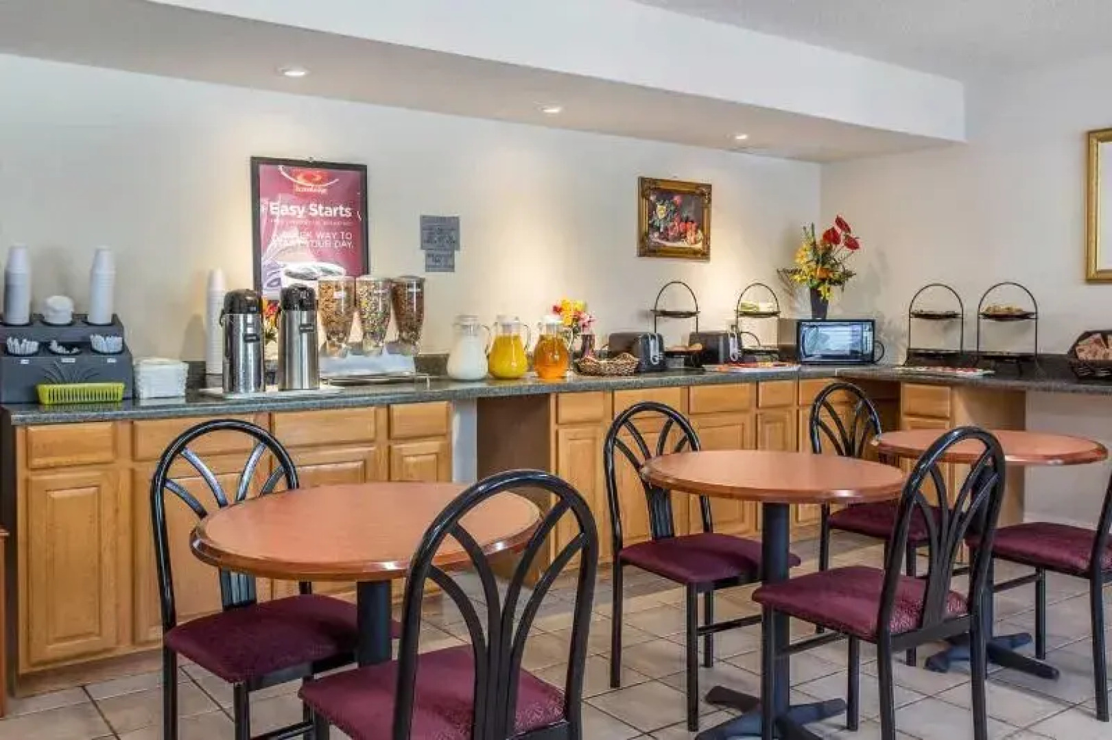 Econo Lodge & Suites