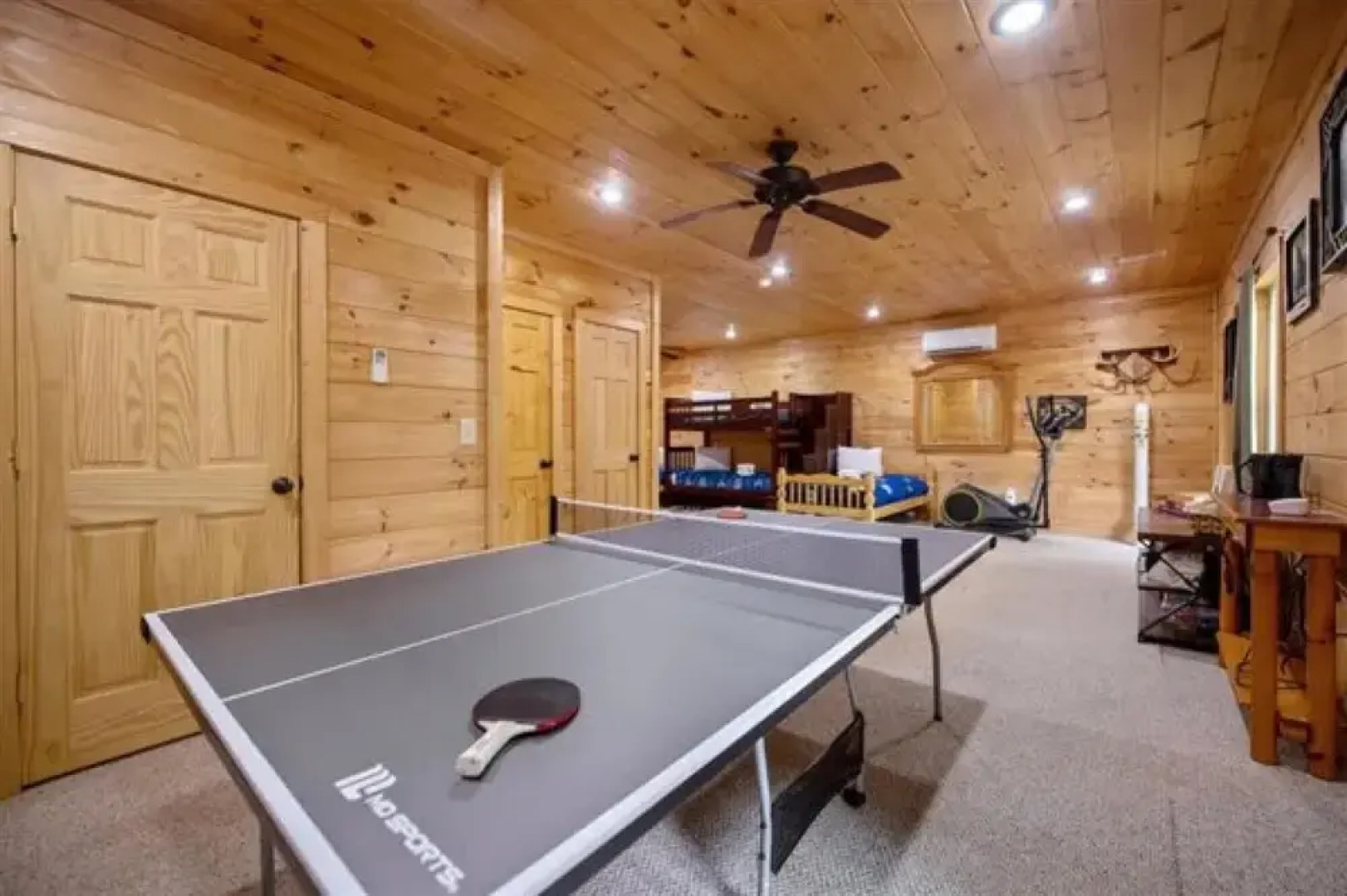 Ricks Retreat Charming Log Cabin Firepit Ping Pong hot tub Close to Blue Ridge