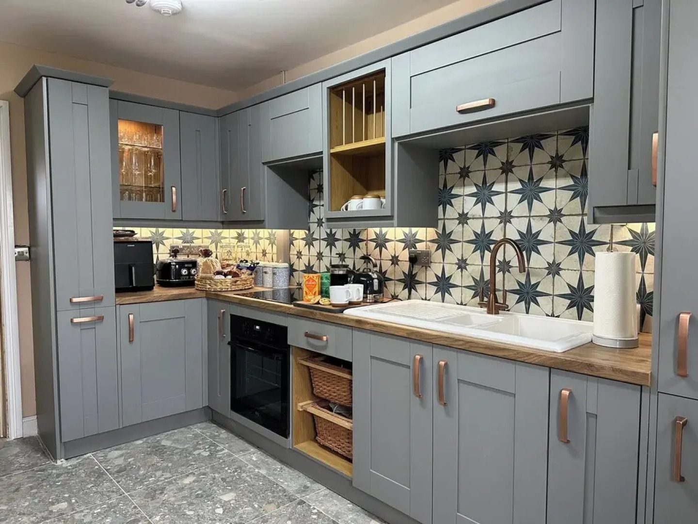 House Sleeps 10-garden-parking-nearbarryisland