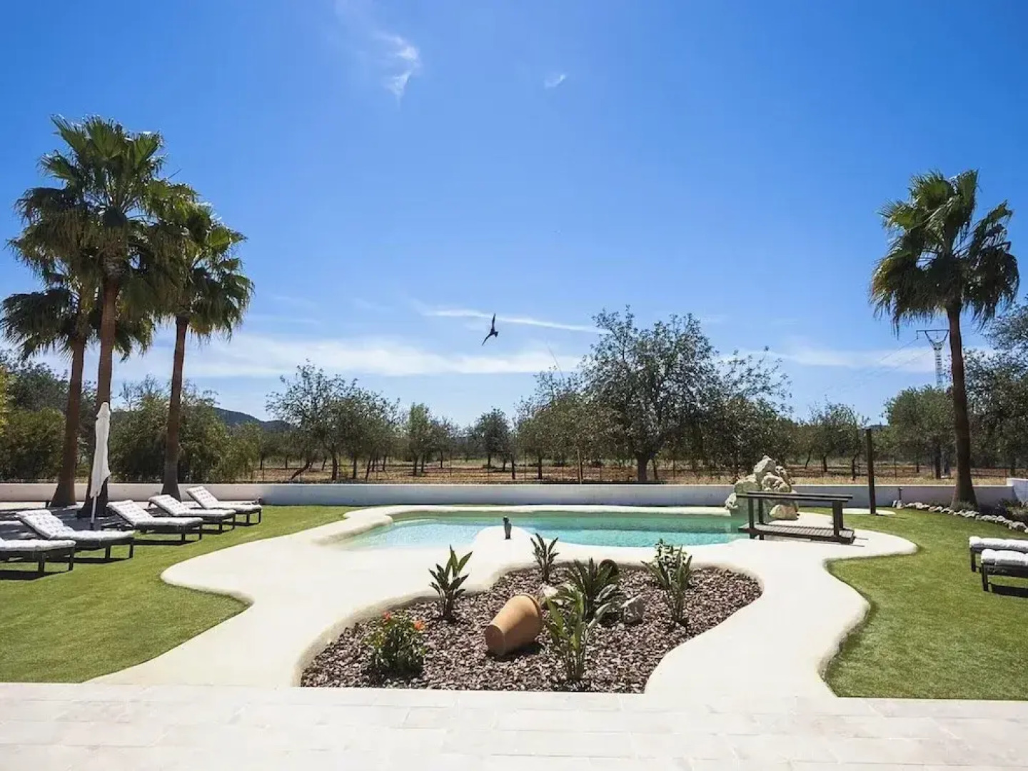 Spacious Villa With Games Area