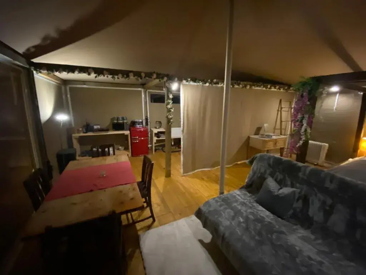 Beautiful Lakeside Safari Lodge