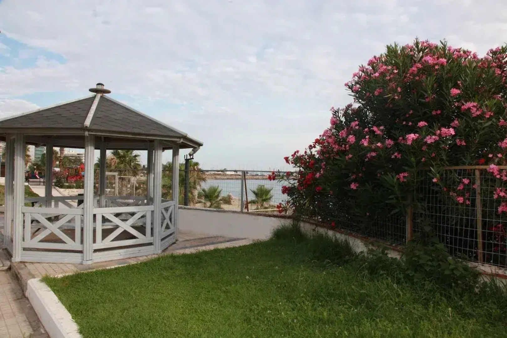 Just a hop away from the beach