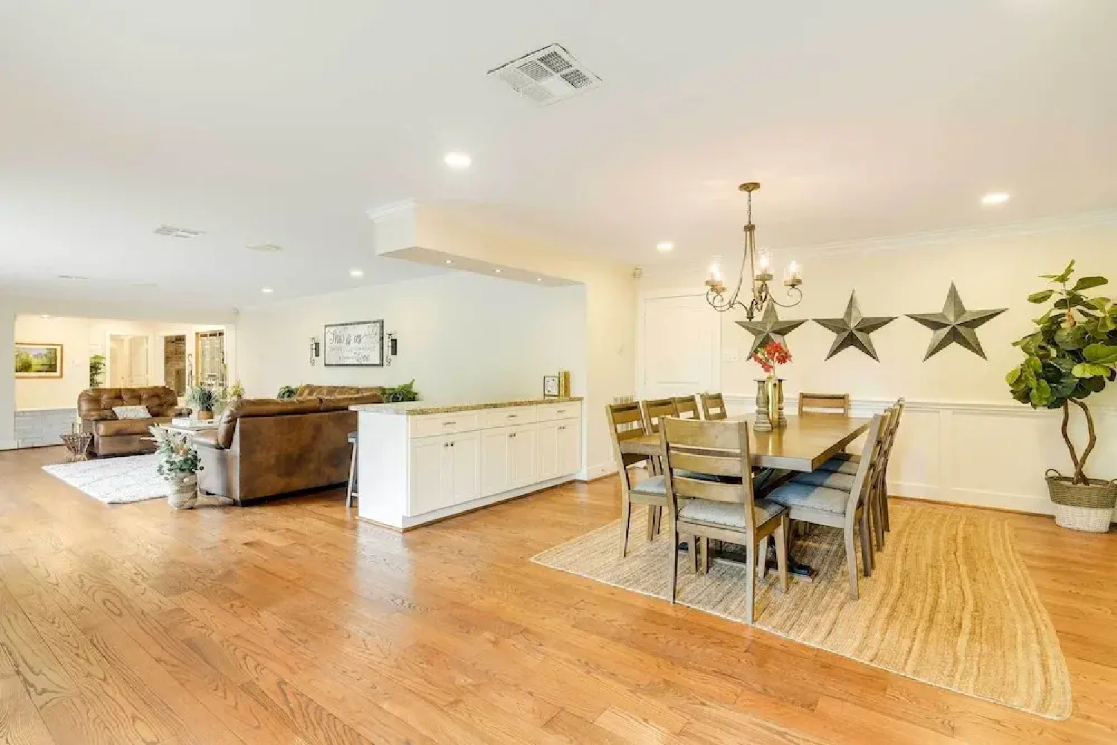 Indoor Pool: Peaceful Oasis in Hitchcock!