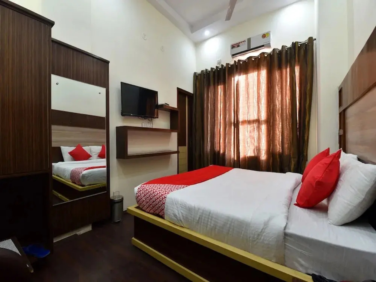 Hotel Paradise By OYO Rooms