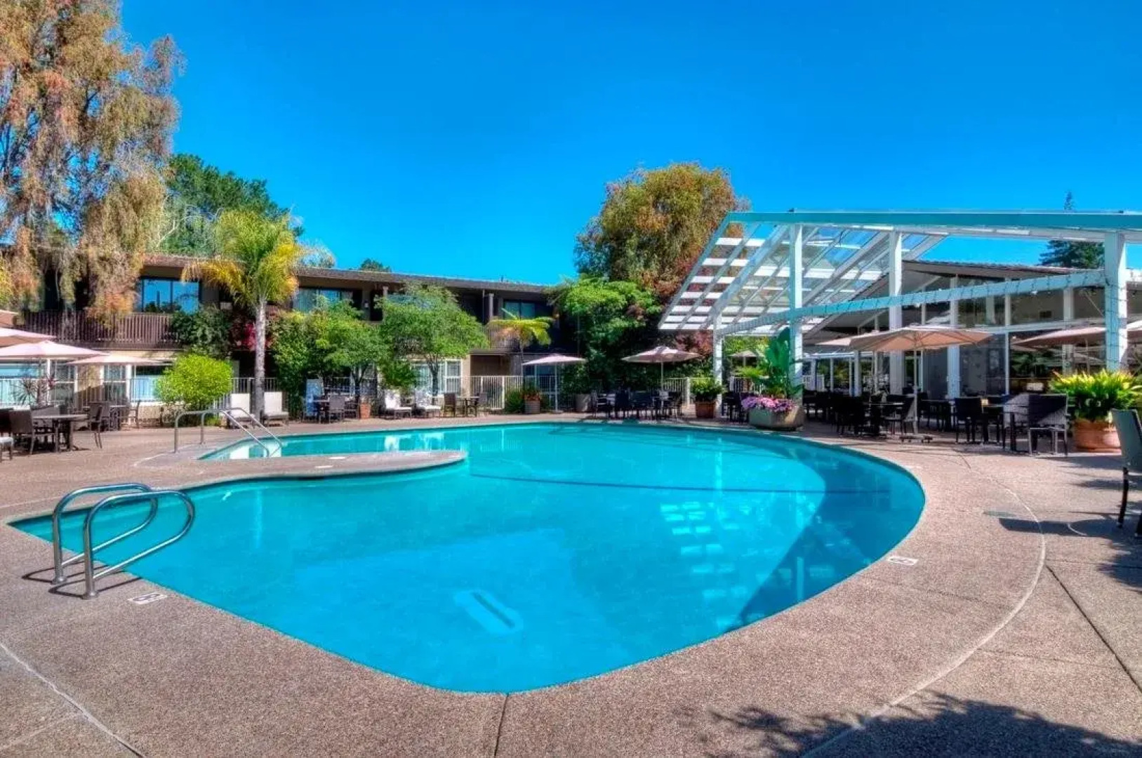 Dinah's Garden Hotel