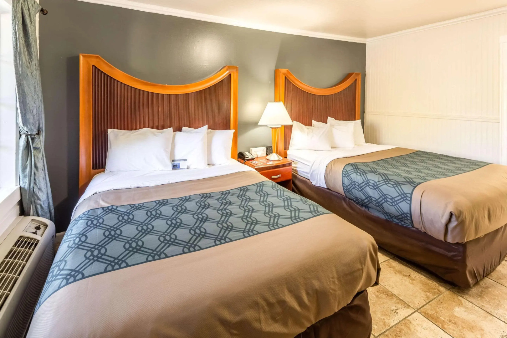Econo Lodge Inn & Suites Heavenly Village Area